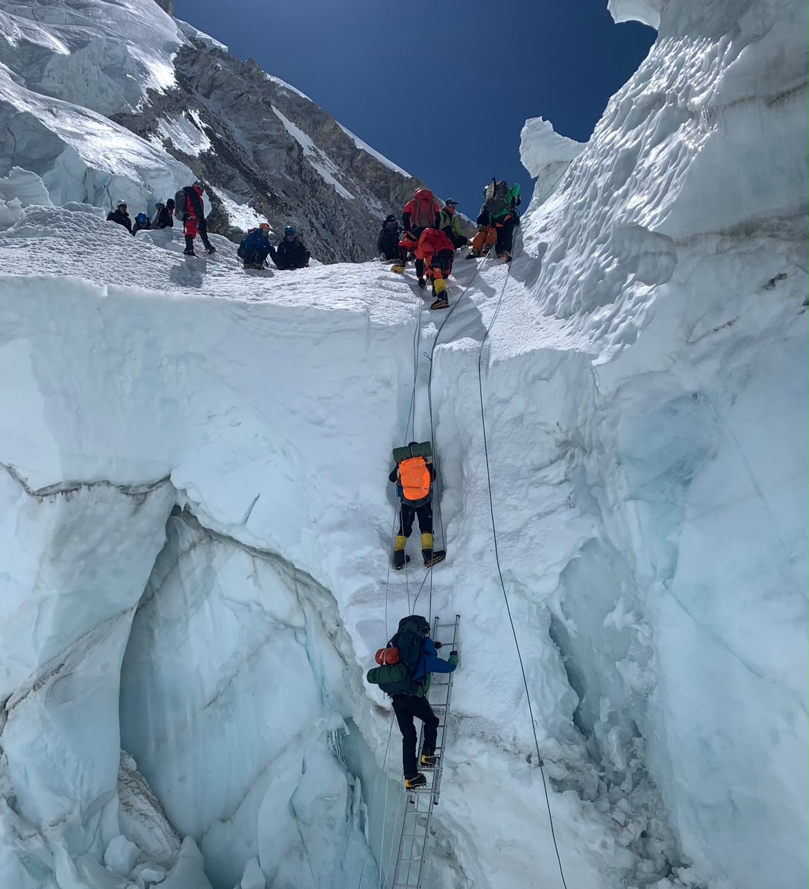 EVEREST EXPEDITION - LUXURY SERVICE