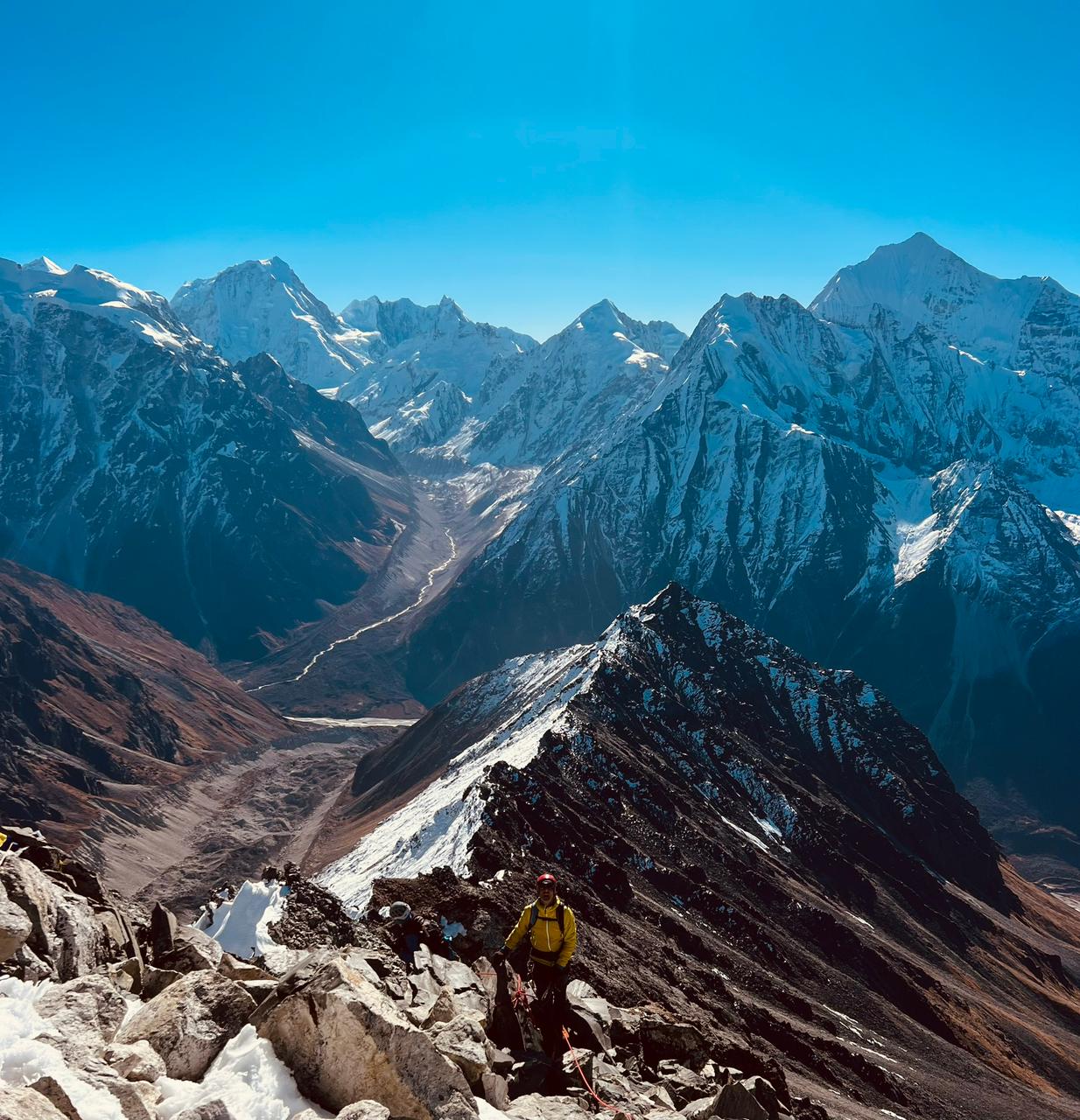 LARKEY PEAK CLIMBING (6,249M)