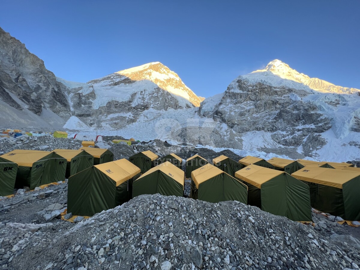 LHOTSE EXPEDITION (8,516M)