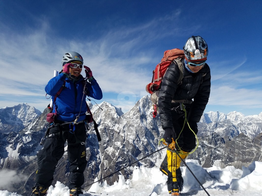 LOBUCHE EAST PEAK (6,119M)