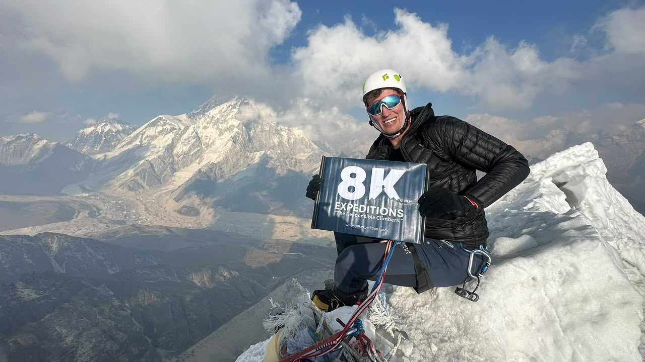 LOBUCHE EAST PEAK (6,119M)