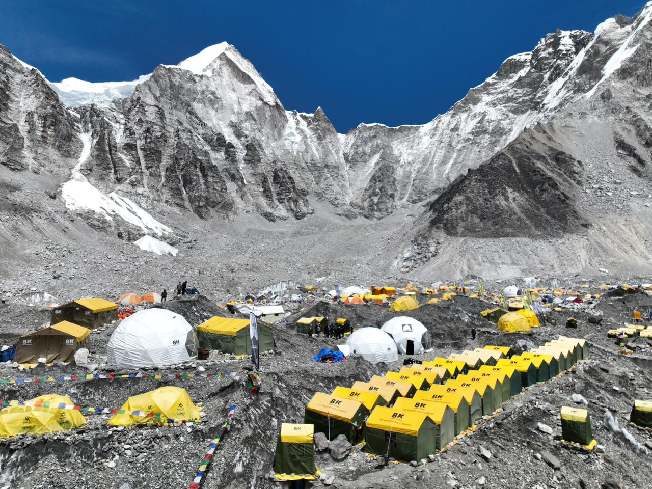 EVEREST EXPEDITION - LUXURY SERVICE