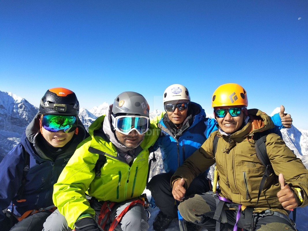 3 PEAK CLIMBING (POKALDE, LOBUCHE, ISLAND PEAK)