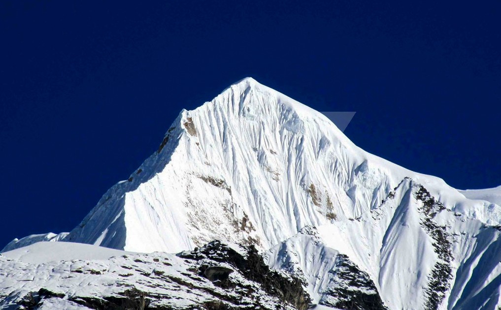 SINGU CHULI PEAK CLIMBING (6,501M)